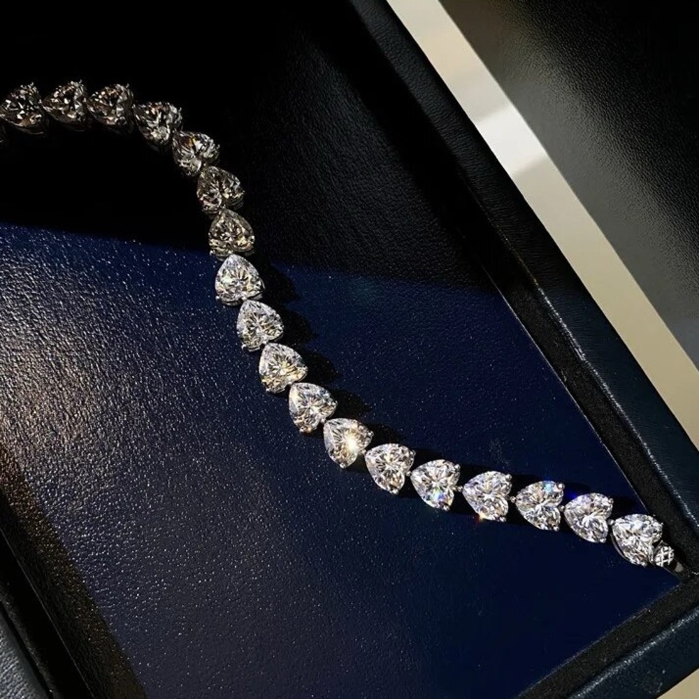 18k 30ct Heart Tennis Bracelet - Picture 3 of 17